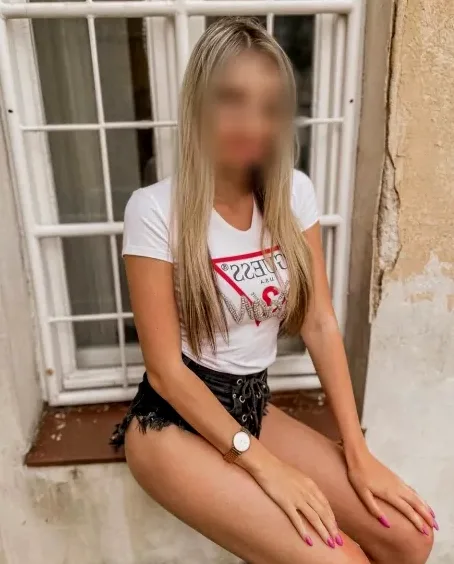 Ayse, 31