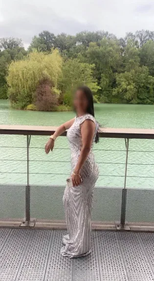 Claudia, 40
