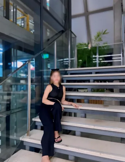 Denise, 23