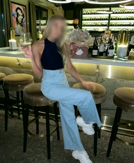 Diana, 34
