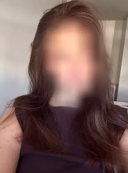 Ela, 28