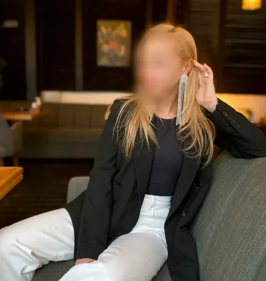 Julia, 32