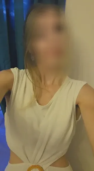 Julia, 39