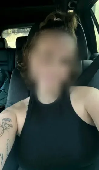 Laura, 35