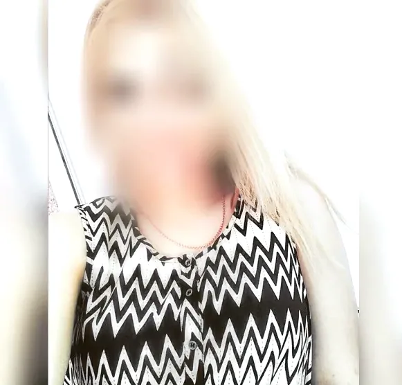 Neele, 29