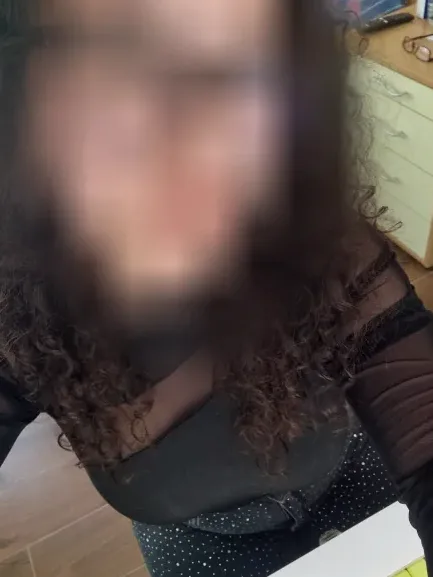 Özlem, 24