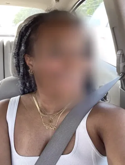 Sandra, 20