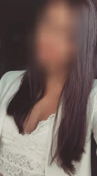 Sandra, 28