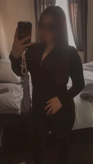Vivien, 25