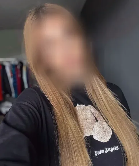 Zeynep, 28